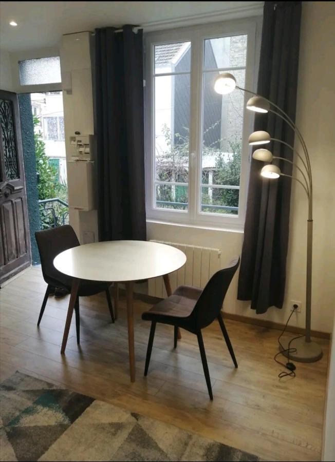 Appartement Des Roses T2, 32m2, Rdc, Vue Sur Jardin, Le Chic *